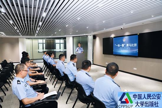 按住Ctrl键+鼠标滚轮缩放