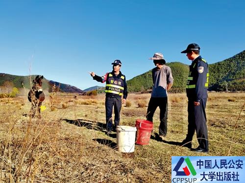 按住Ctrl键+鼠标滚轮缩放