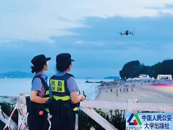 按住Ctrl键+鼠标滚轮缩放