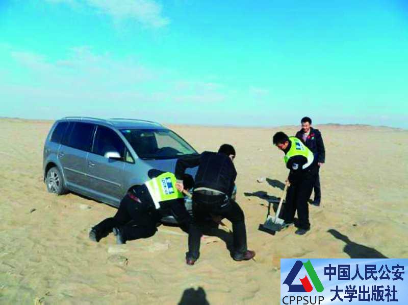 按住Ctrl键+鼠标滚轮缩放