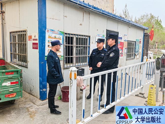 按住Ctrl键+鼠标滚轮缩放