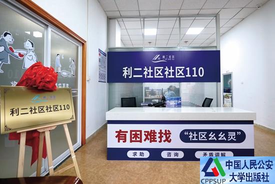 按住Ctrl键+鼠标滚轮缩放