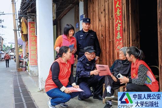 按住Ctrl键+鼠标滚轮缩放