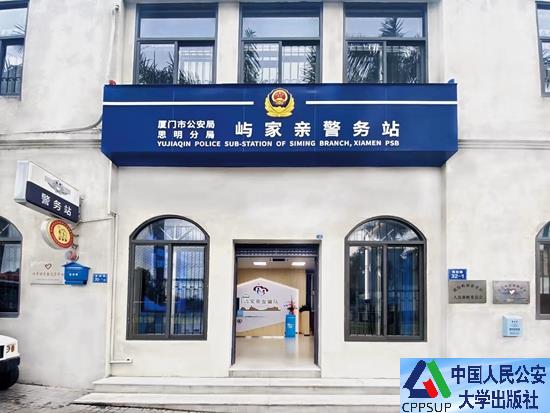 按住Ctrl键+鼠标滚轮缩放