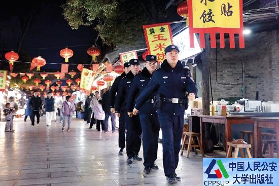 按住Ctrl键+鼠标滚轮缩放