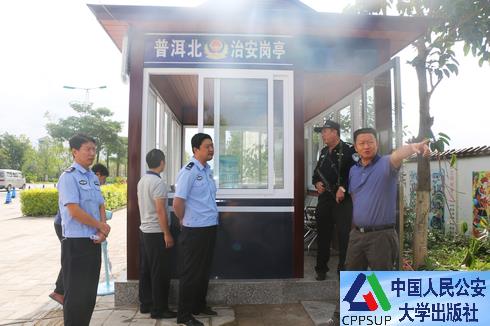 按住Ctrl键+鼠标滚轮缩放