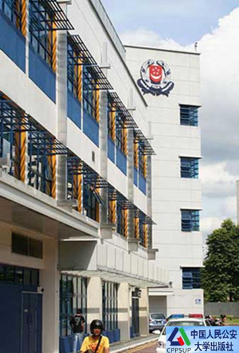 按住Ctrl键+鼠标滚轮缩放