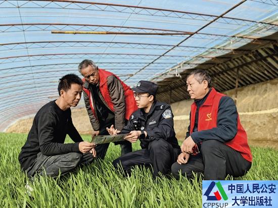 按住Ctrl键+鼠标滚轮缩放