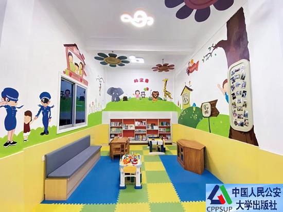 按住Ctrl键+鼠标滚轮缩放