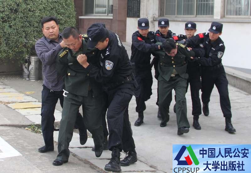 按住Ctrl键+鼠标滚轮缩放